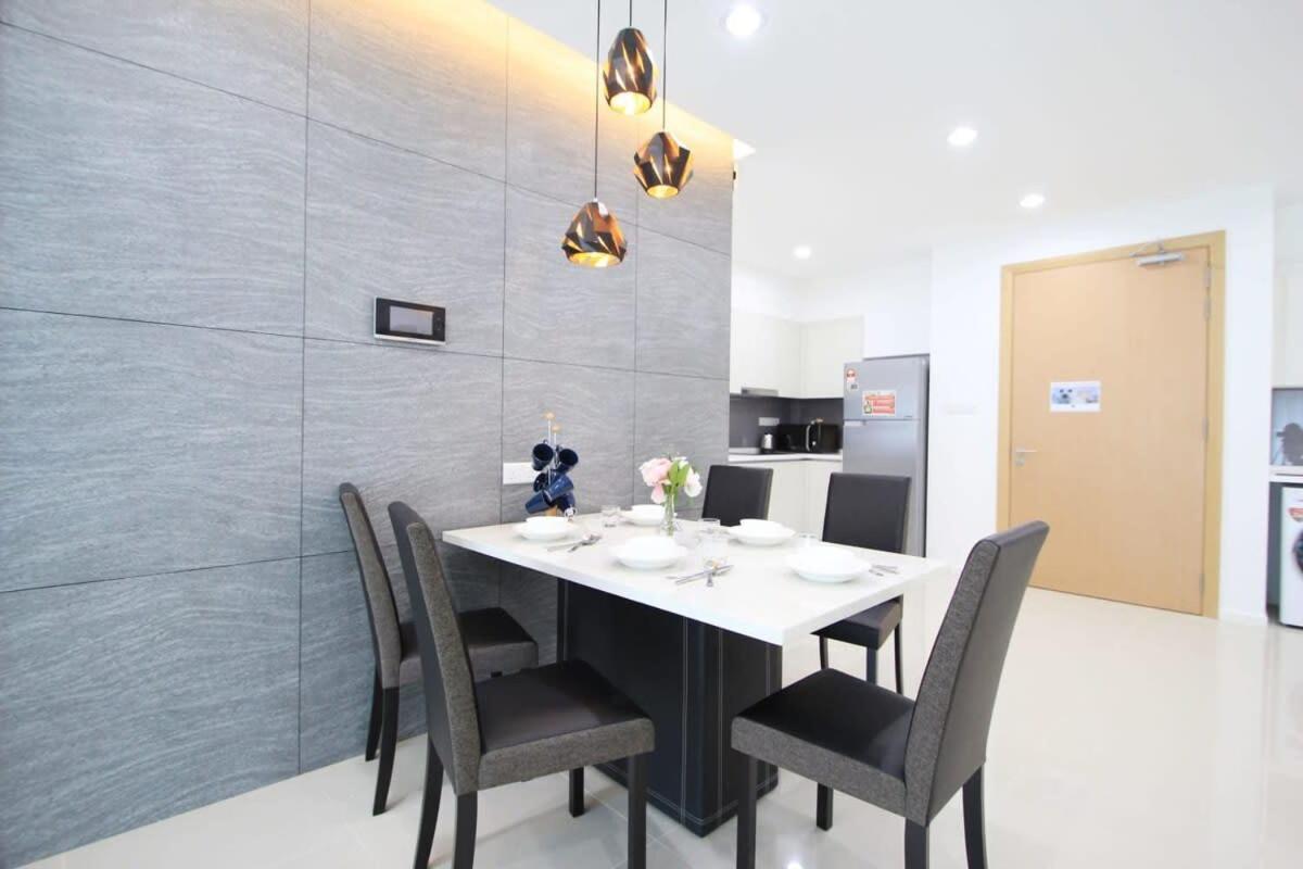 A Stylish High-Floor 2Br Suasana Suites Views Johor Bahru Exterior photo