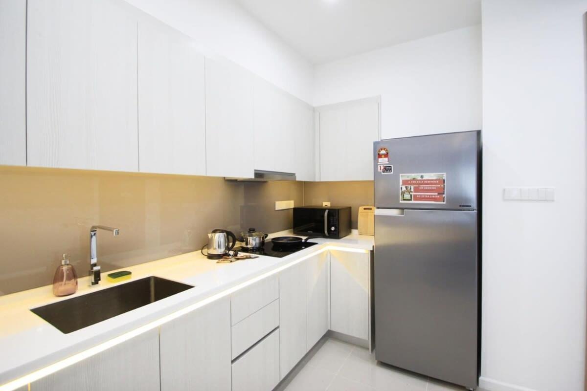 A Stylish High-Floor 2Br Suasana Suites Views Johor Bahru Exterior photo