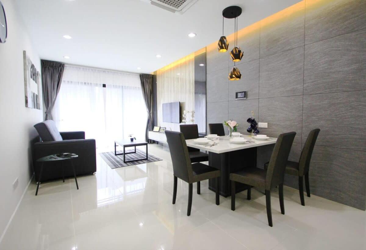 A Stylish High-Floor 2Br Suasana Suites Views Johor Bahru Exterior photo