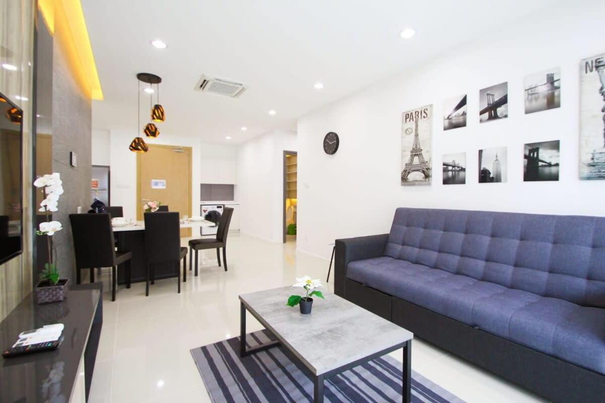 A Stylish High-Floor 2Br Suasana Suites Views Johor Bahru Exterior photo
