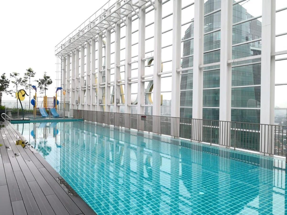 A Stylish High-Floor 2Br Suasana Suites Views Johor Bahru Exterior photo