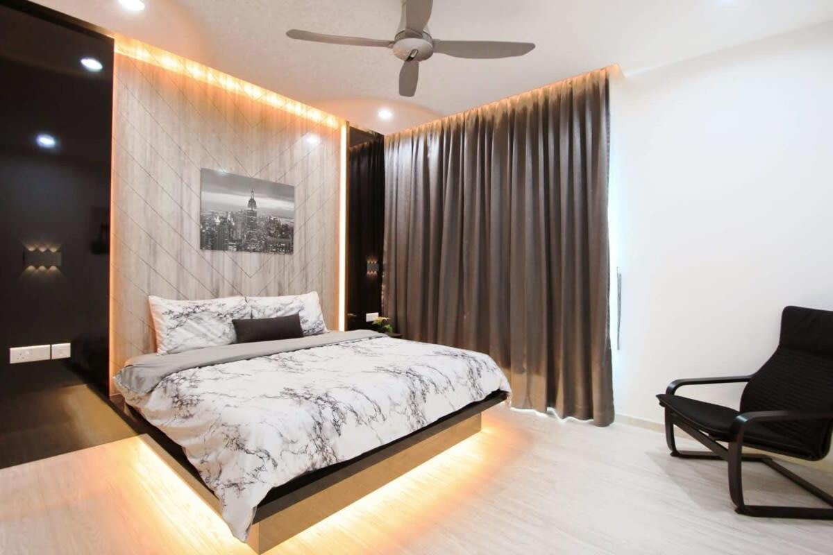 A Stylish High-Floor 2Br Suasana Suites Views Johor Bahru Exterior photo