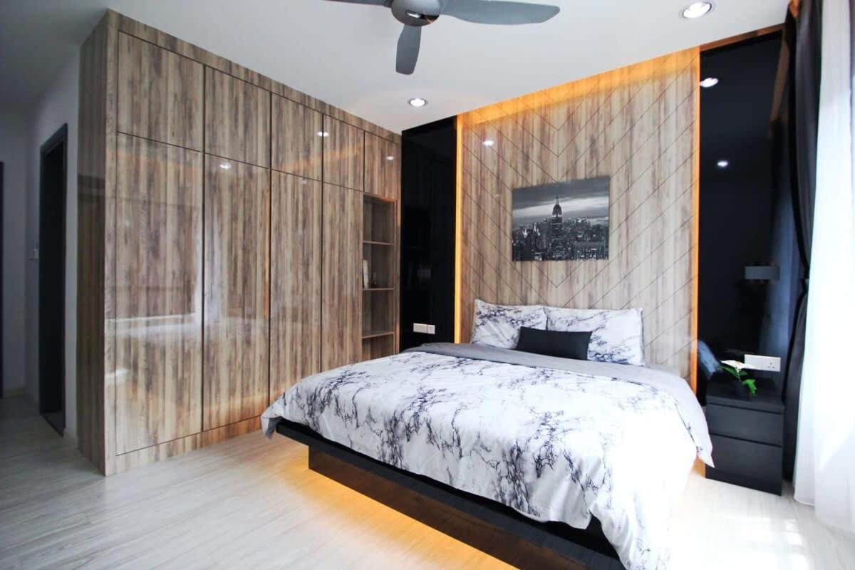 A Stylish High-Floor 2Br Suasana Suites Views Johor Bahru Exterior photo