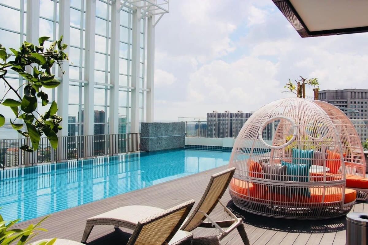 A Stylish High-Floor 2Br Suasana Suites Views Johor Bahru Exterior photo
